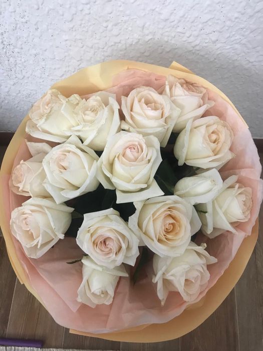 Цветы белые розы