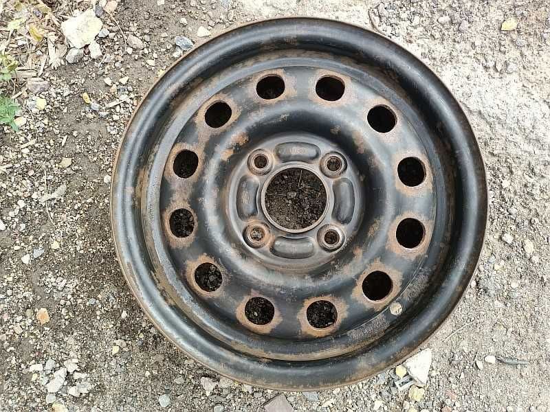 Продам ОДИН оригинальный металлический диск на Ford