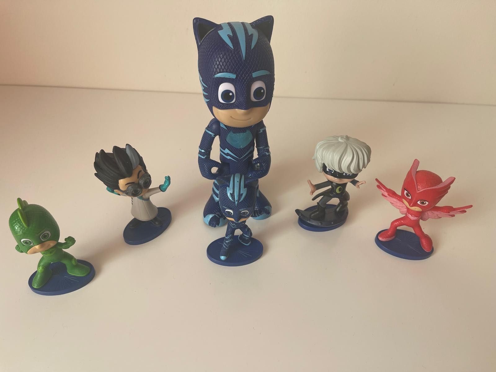 Figurine , eroii in pijama , stare foarte buna