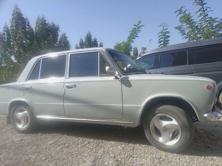 VAZ 2101 mashenasi sotiladi