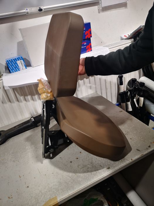 Scaun pasager tractor john deere original preț 910 lei tel