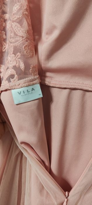 Елегантни рокли, подходящи за празненства и поводи