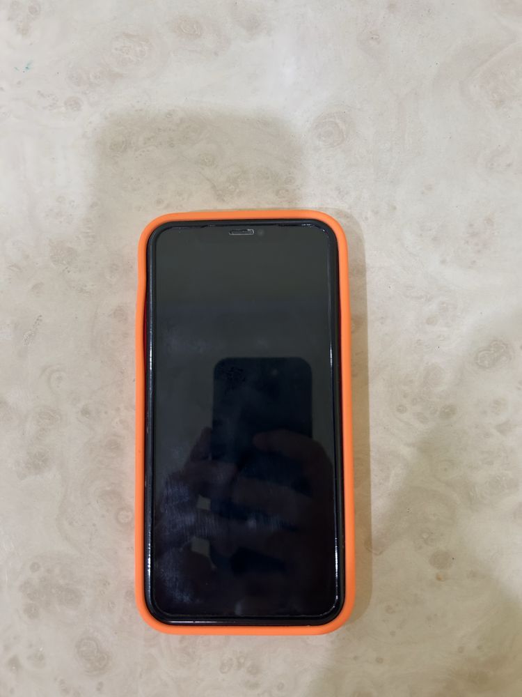Iphone 11 red product
