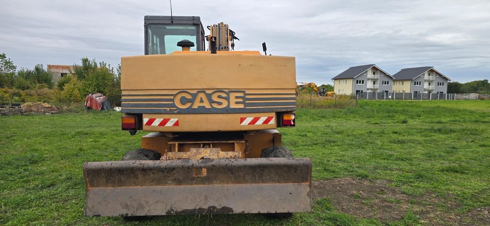 Excavator CASE 788 pe pneuri