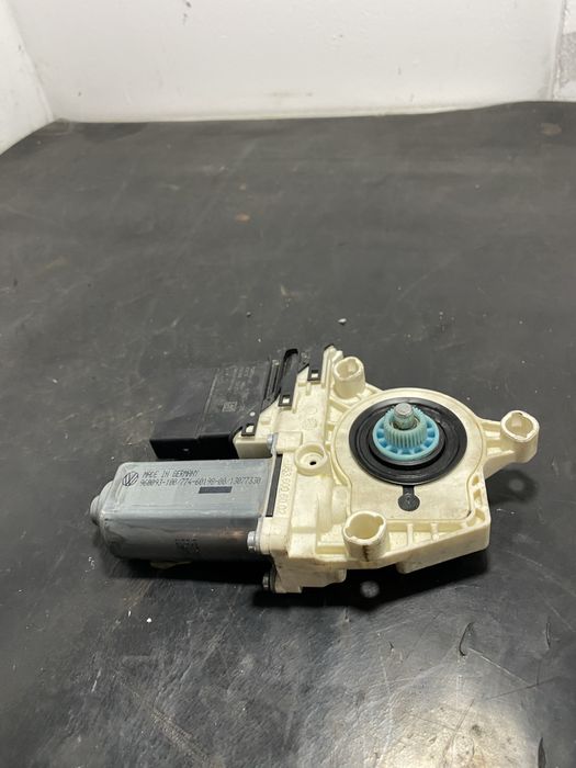 Motoras geam stanga spate Volkswagen Golf 5 1K0959703P / 0536006002