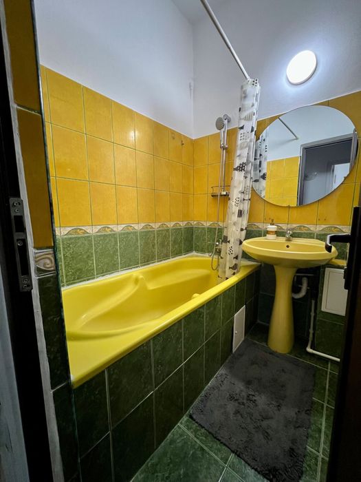 Inchiriez apartament 2 camere decomandate Centru