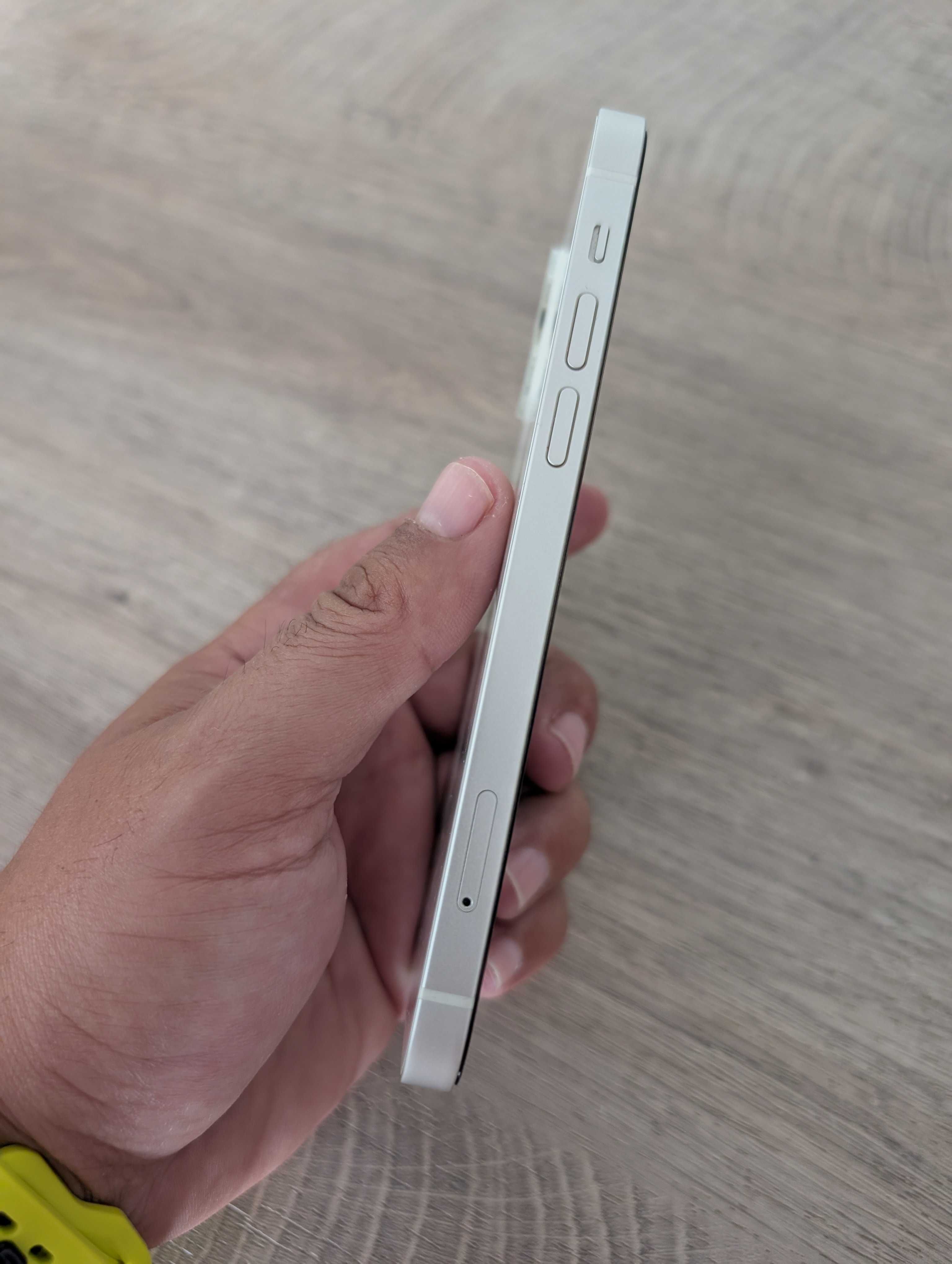 Iphone 12 64gb перфектен с гаранция