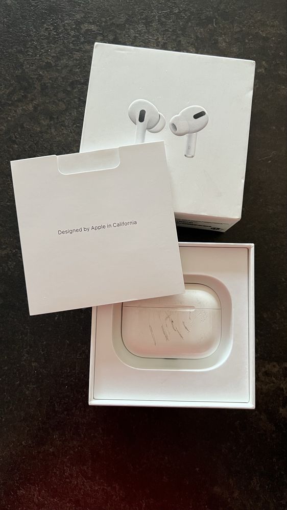 Продам AirPods, 1 наушник утерян