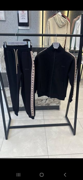 Налични дамски екипи и долнища