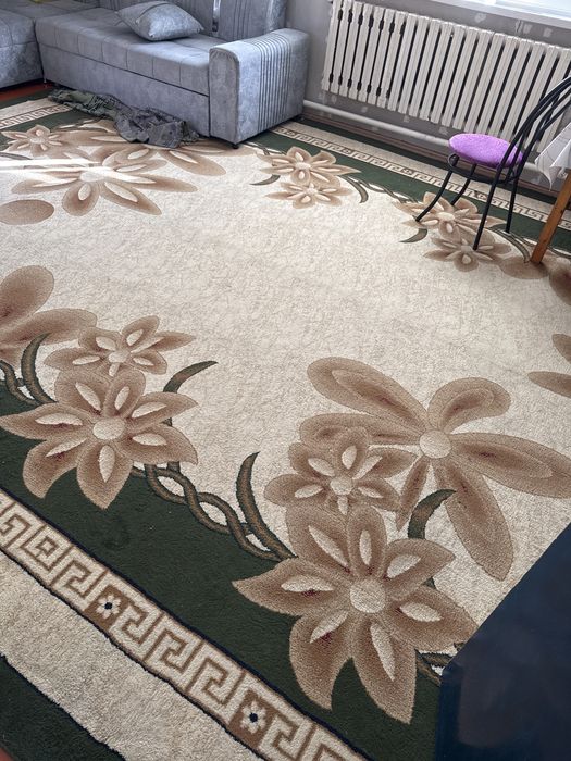 Ковер 4*6 в отличном состоянии плотный