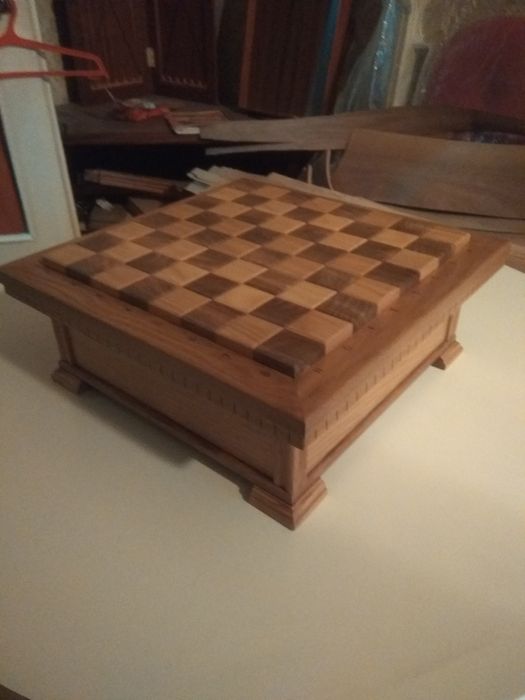 Столик для игры в шахматы ,шашки