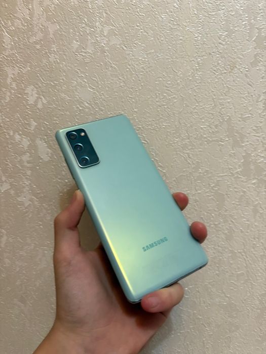 Срочно продам Samsung Galaxy S20 EF