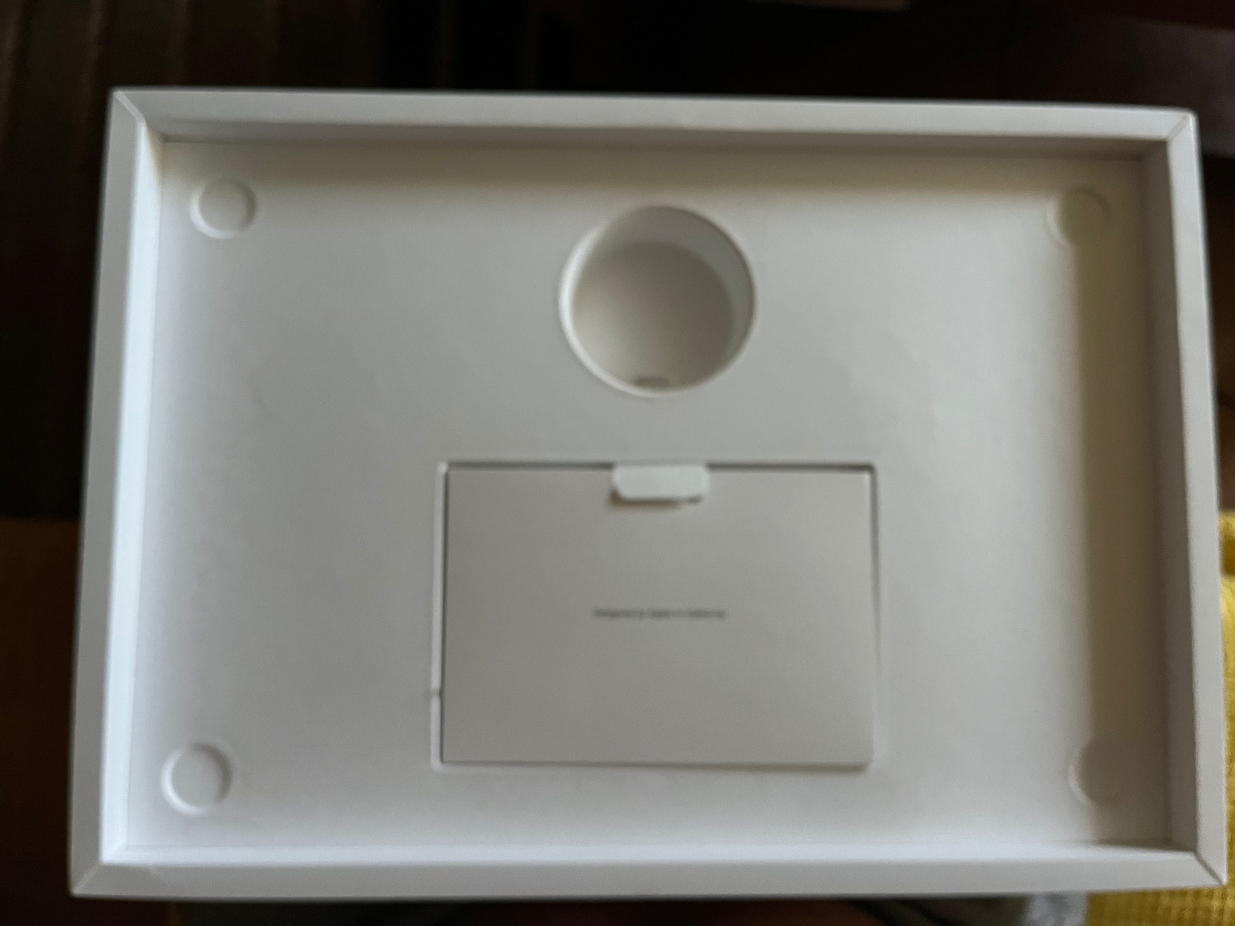 Продавам кутия за Apple MacBook Pro 16