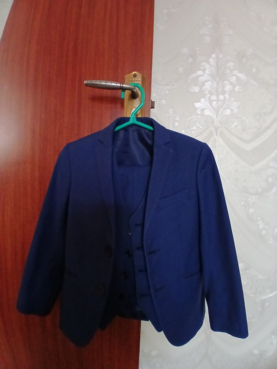 Продам  школьную  форму
