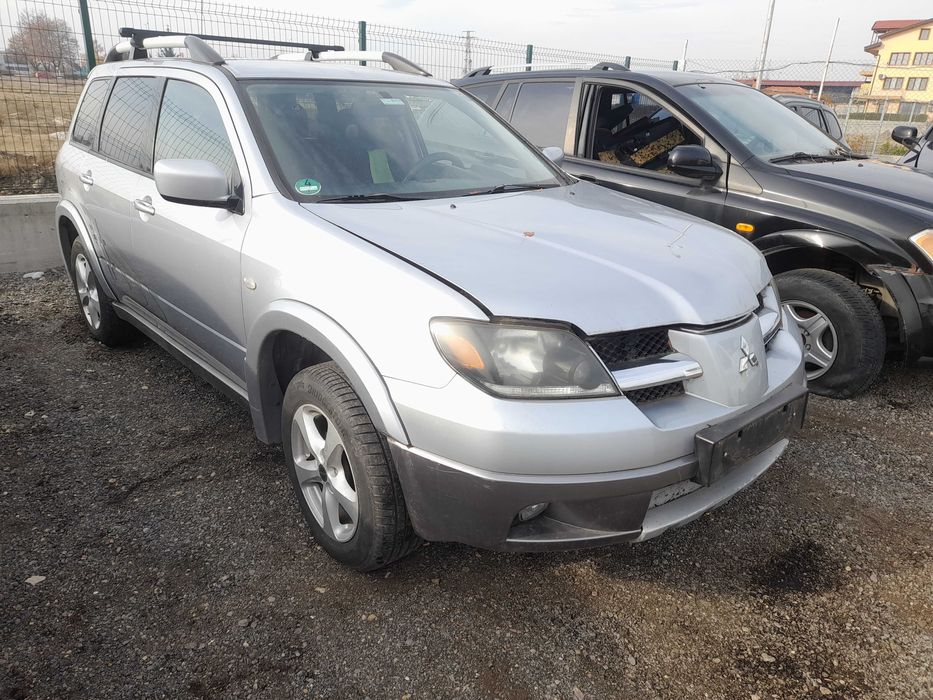 На части! Mitsubishi Outlander 2.4 i 16V 4WD