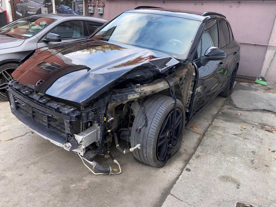 porsche cayenne 2018 AVARIAT