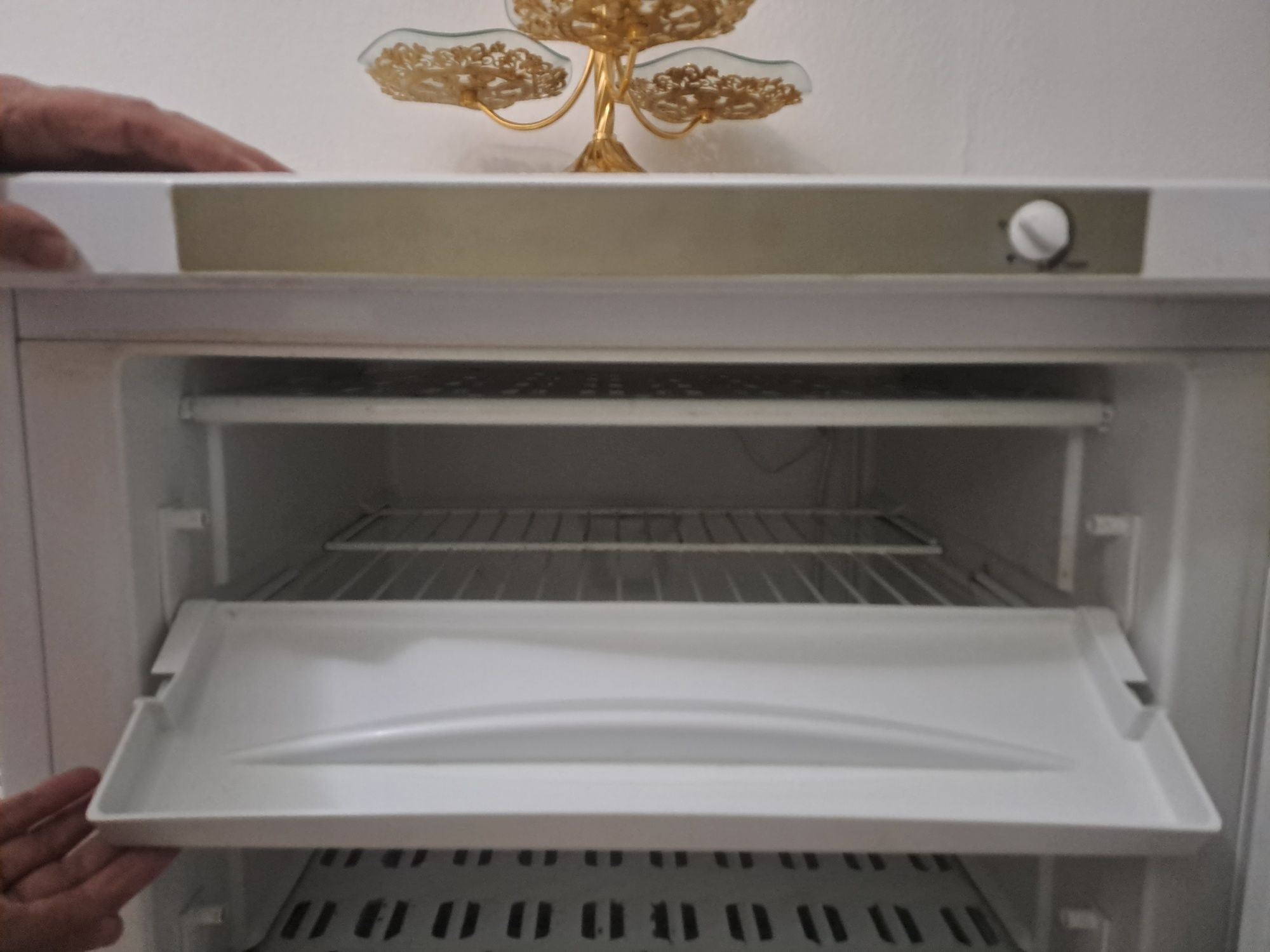 Продаётся морозильник Indesit..