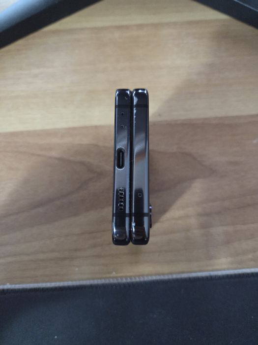 Z flip 4 cu display defect