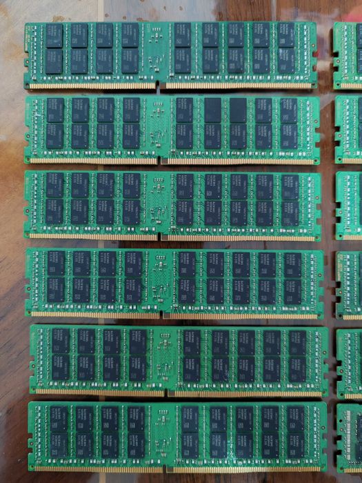 Samsung RDIMM ECC 352GB 11x32GB PC4 2133 DDR4  Server M393A4K40BB0