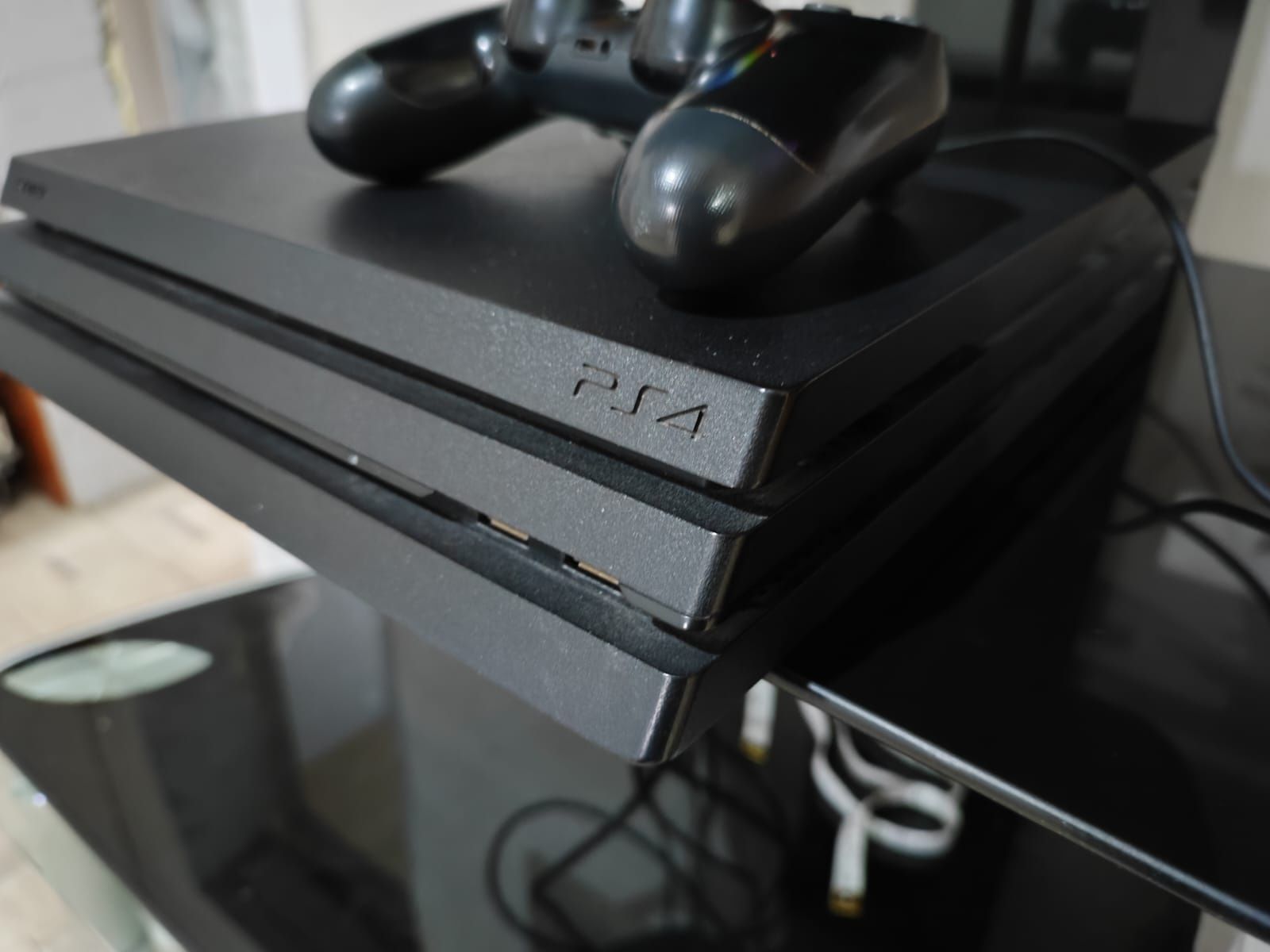PS4 PROпрошитая 11:00 1000gb+геймпад+диск, в отличном состоянии,Ред,ра