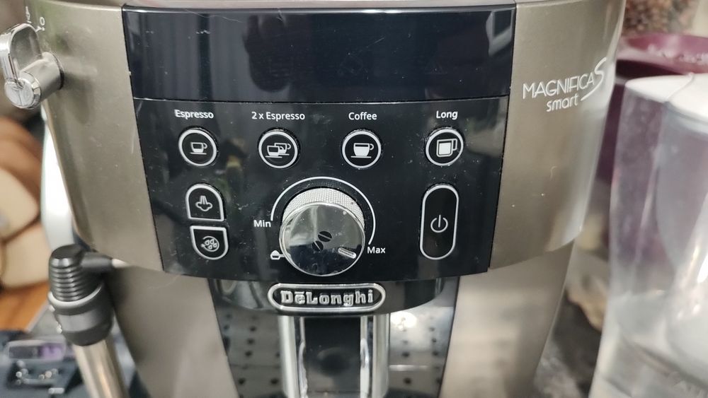 Expresor DeLonghi cu Boabe și măcinat