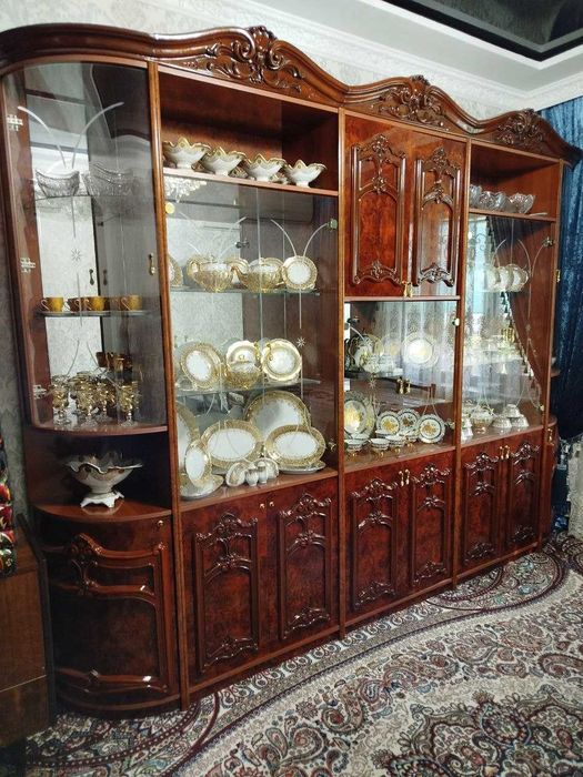 Мебель стенка сотилади