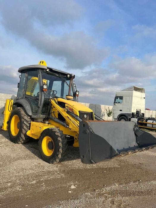 Buldoexcavator New Holland B80B – An 2017 – 2.600 ore –