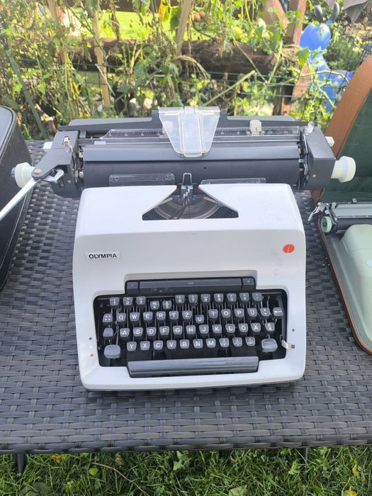 Mașină de scris Olympia vintage – Made in Western Germany
