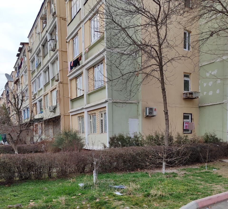 Продам квартиру сергели 4, 1 этаж торец