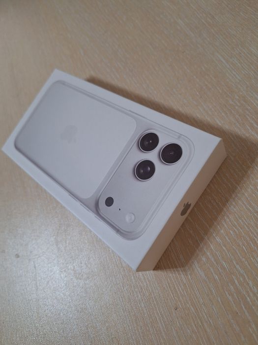 iPhone 17 Pro Max silver