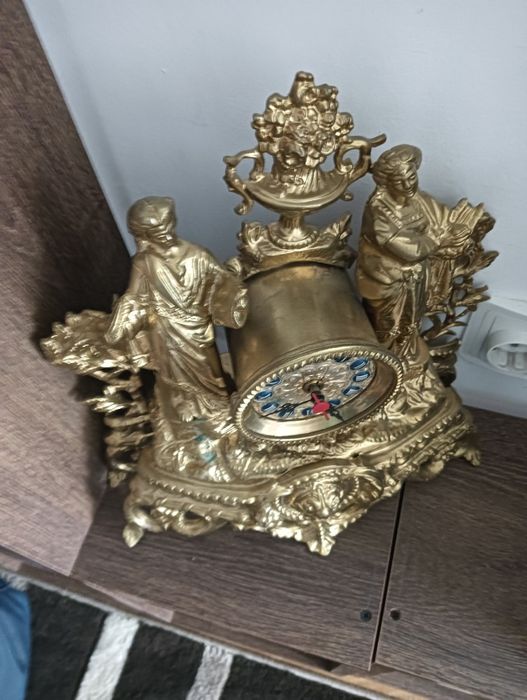 Ceas din bronz de vânzare.