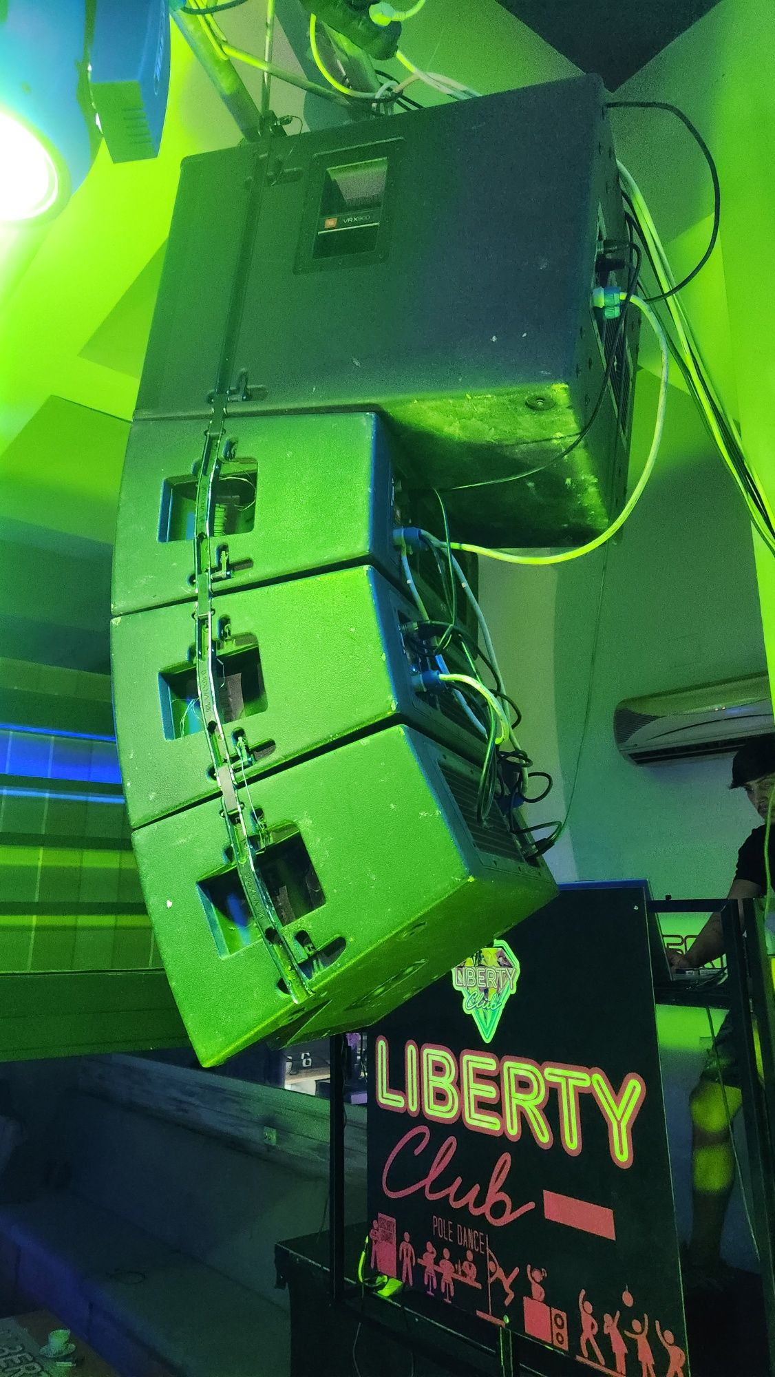 Sistem audio profesional line array jbl vrx 932 918 activ