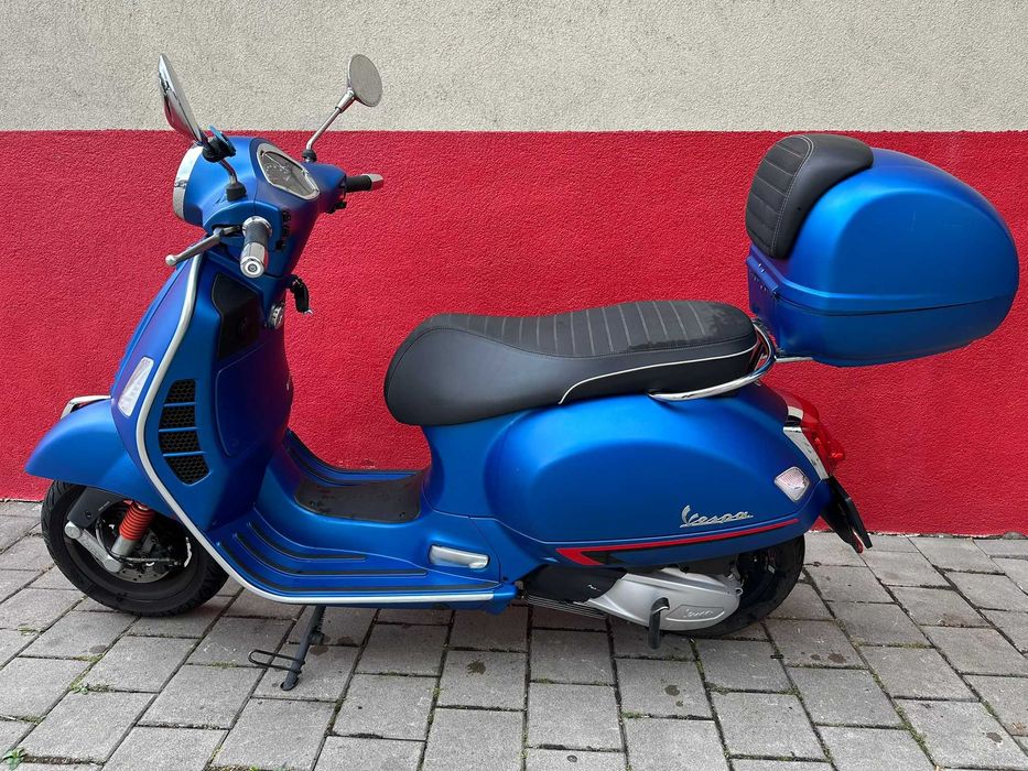 COCMOTORS vinde in consignatie Vespa GTS 300, 4934 km,  2019