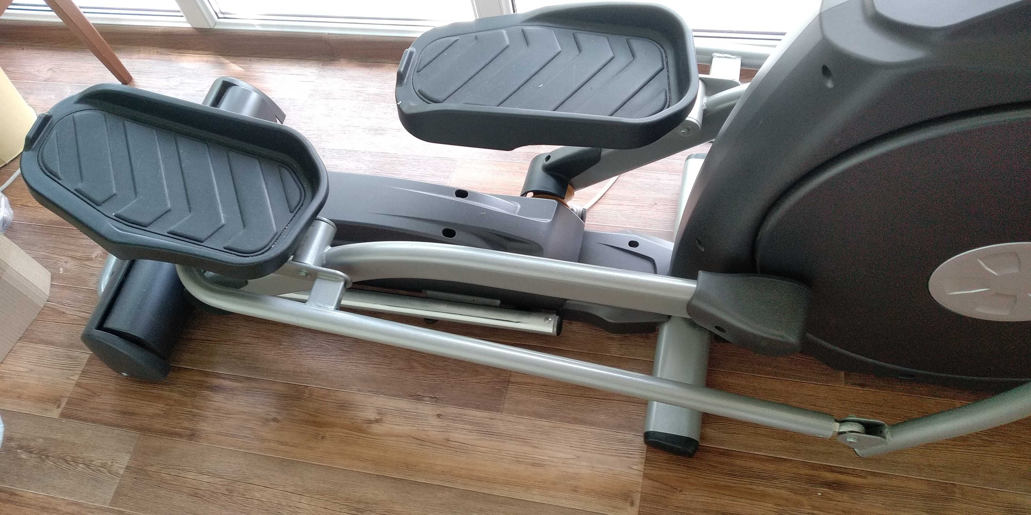 Эллиптический тренажер Spirit Fitness XE395