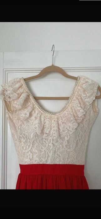 Rochii lungi de ocazie in stare excelenta, detalii in descriere