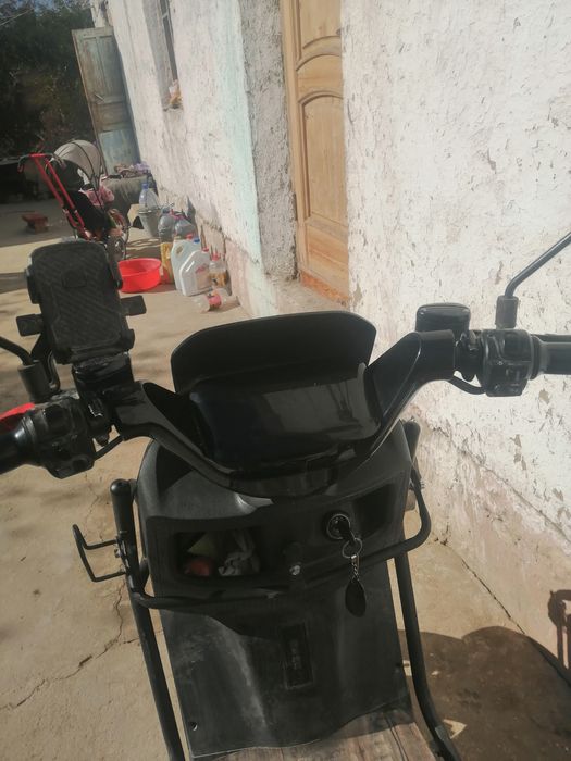 Skuter sotiladi va arzonga beraman hamma joyi zo'r harajati yo'q olasi