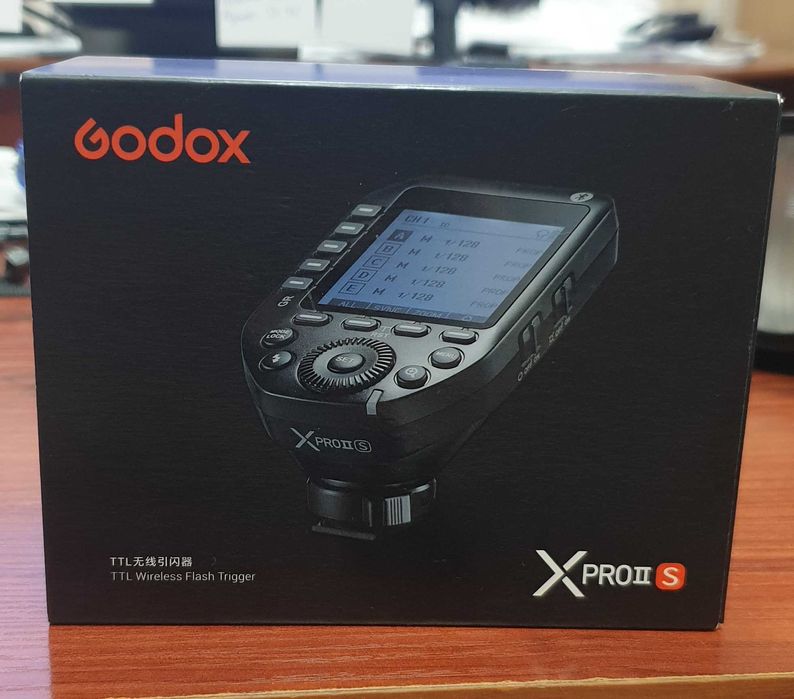 Sony alpha a7III kamera FE 28-70mm f/3.5-5.6 OSS ob’yektivi bilan.