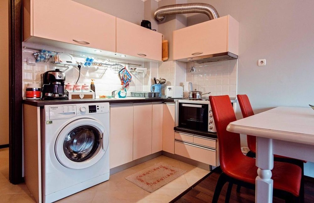 Дава се под наем Двустаен апартамент в Пловдив, Център - 60 кв.м за 382.5 € - Снимка #2