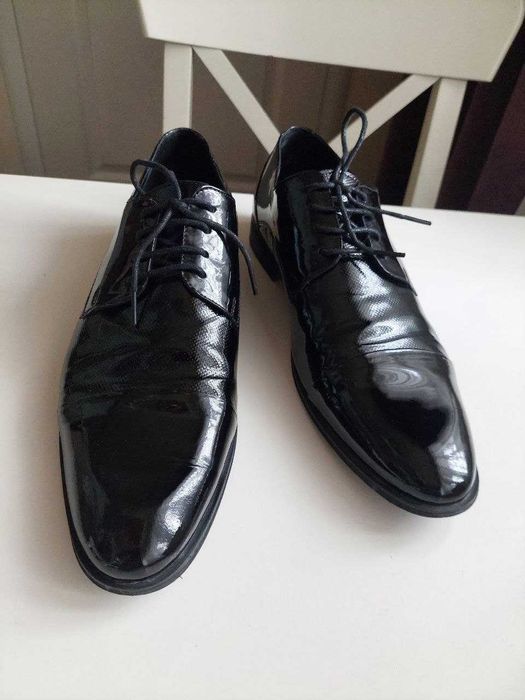 Pantofi eleganti barbati din piele lacuita negri 43