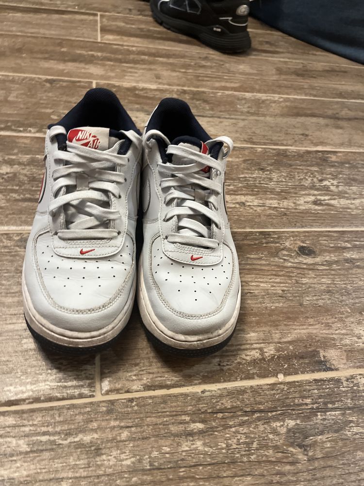Обувки нa Nike Air Force.
