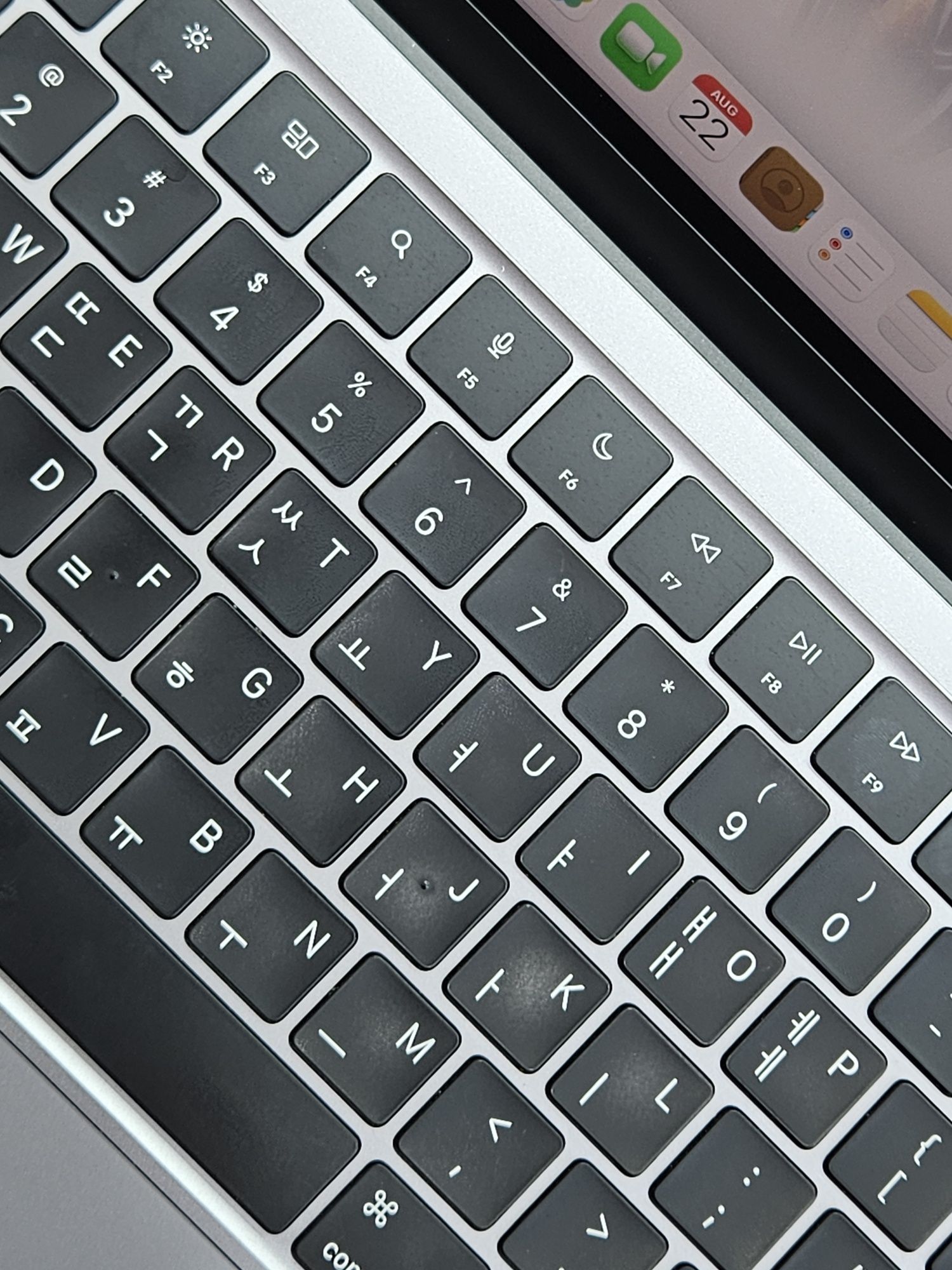 Macbook Air M2 ideal holatda