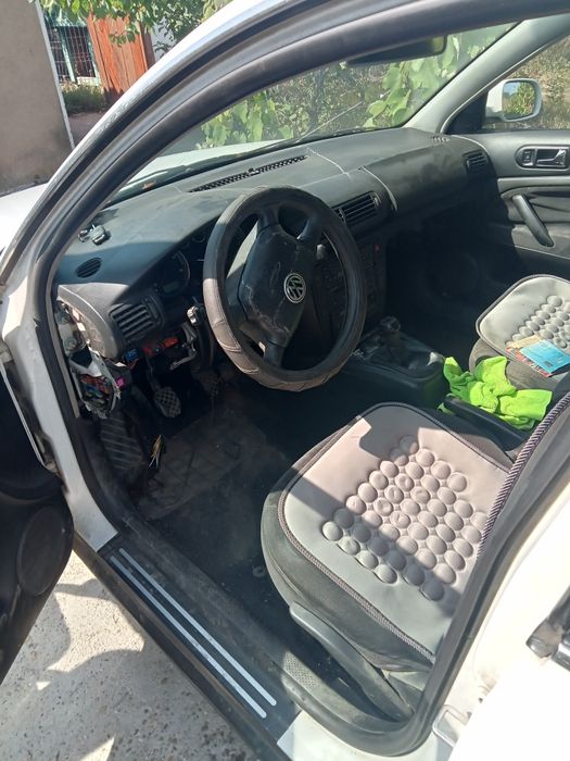 Pentru piese - Volkswagen Passat 2002 1.9tdi 101cp lovit dreapta
