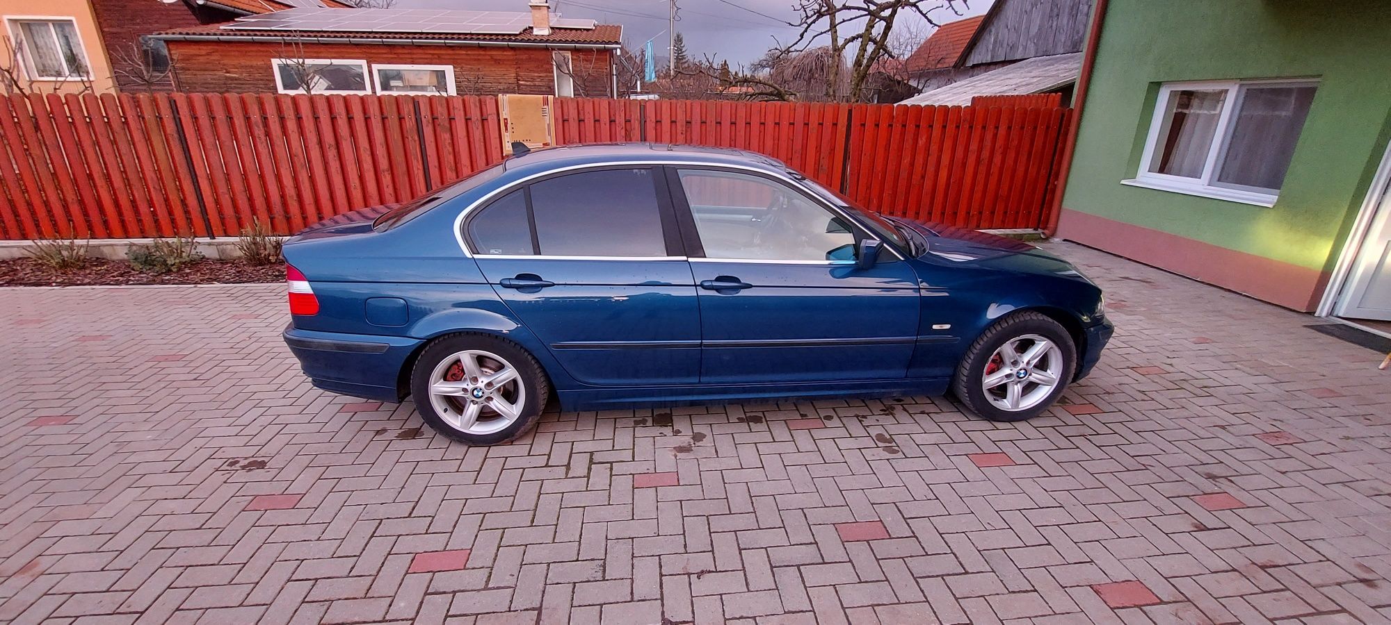 BMW E46 325xi 2000 ani