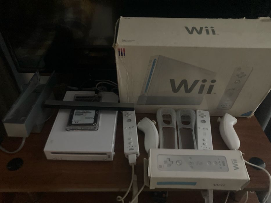 Продам Nintendo wii 500 гб 160 игр