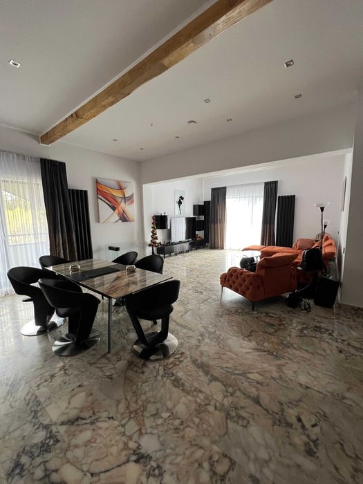 Penthouse 245mp, 4 camere, cu licenta turistica in hotel in Predeal