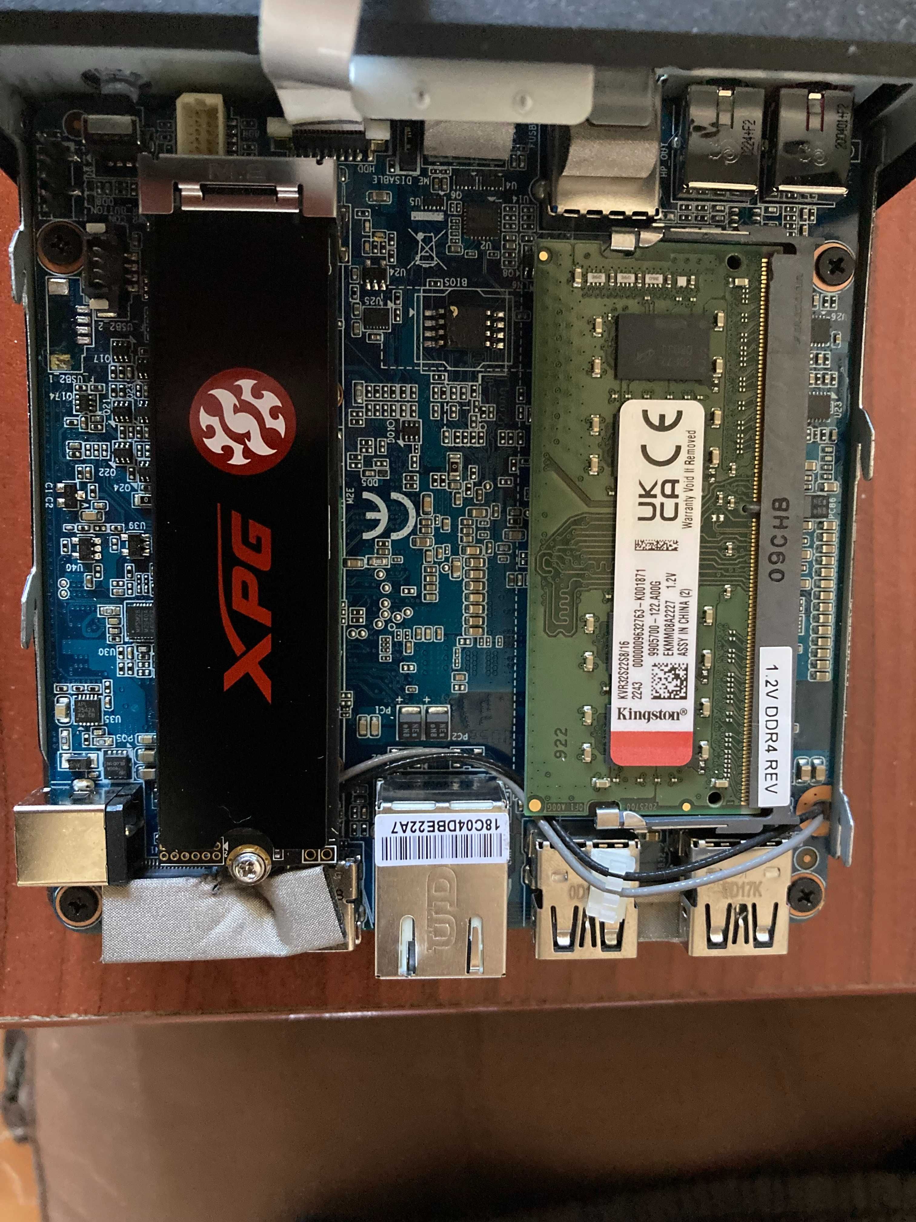 Продавам мини PC Gigabyte Brix GB-BMPD-6005
