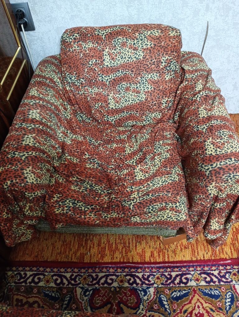 Диван със фотьойл