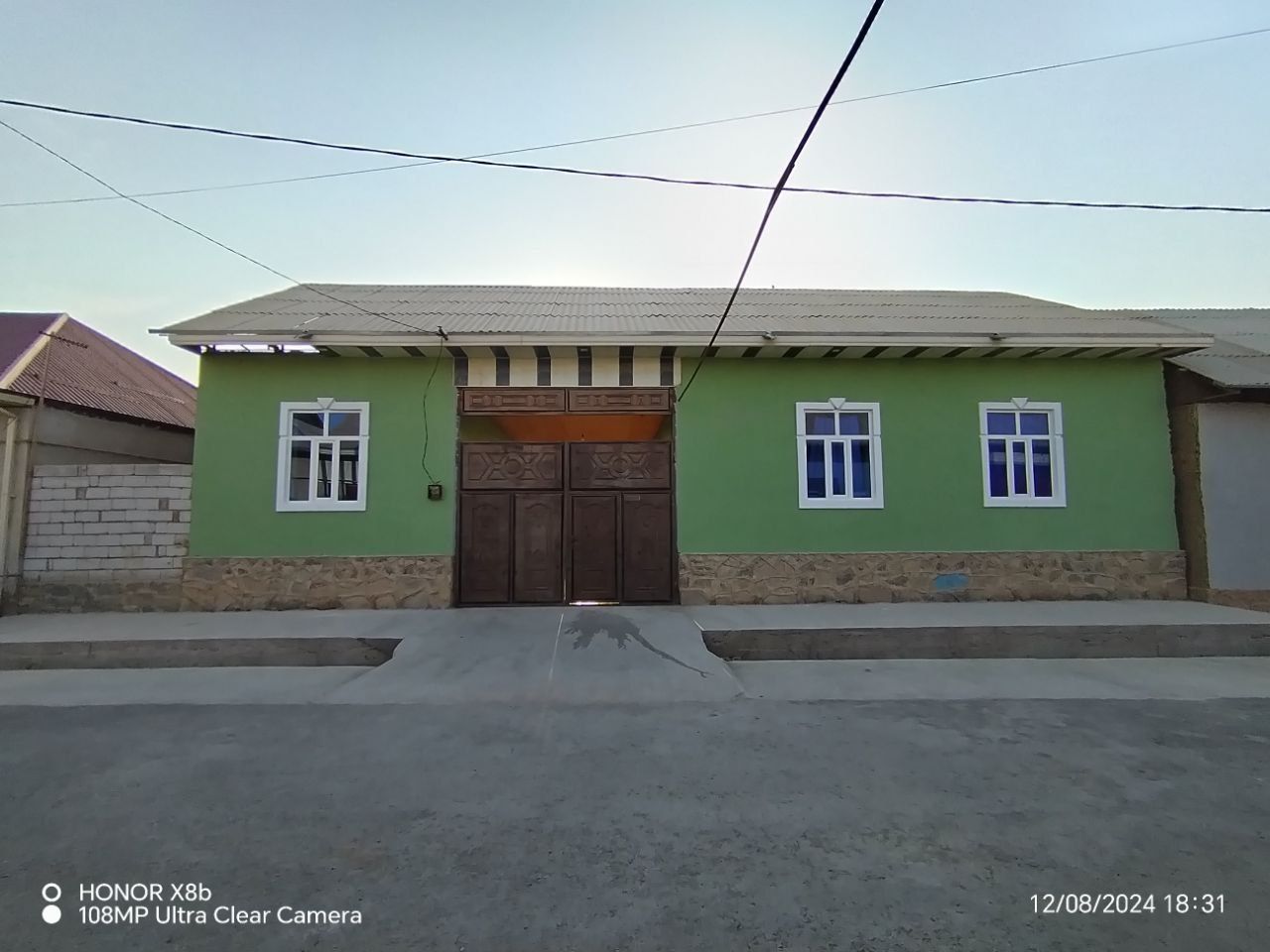 Hovli sotiladi              .