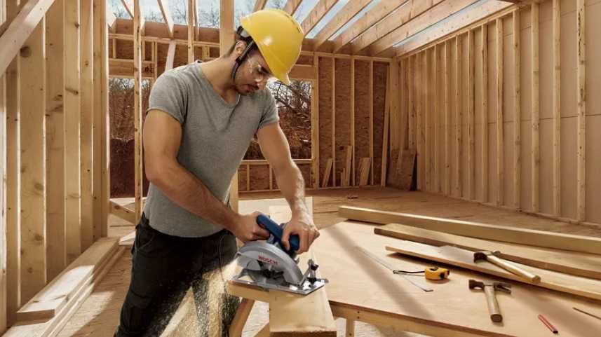 ПОД НАЕМ Ръчен Циркуляр BOSCH PROFESSIONAL GKS 140/ гр. Казанлък