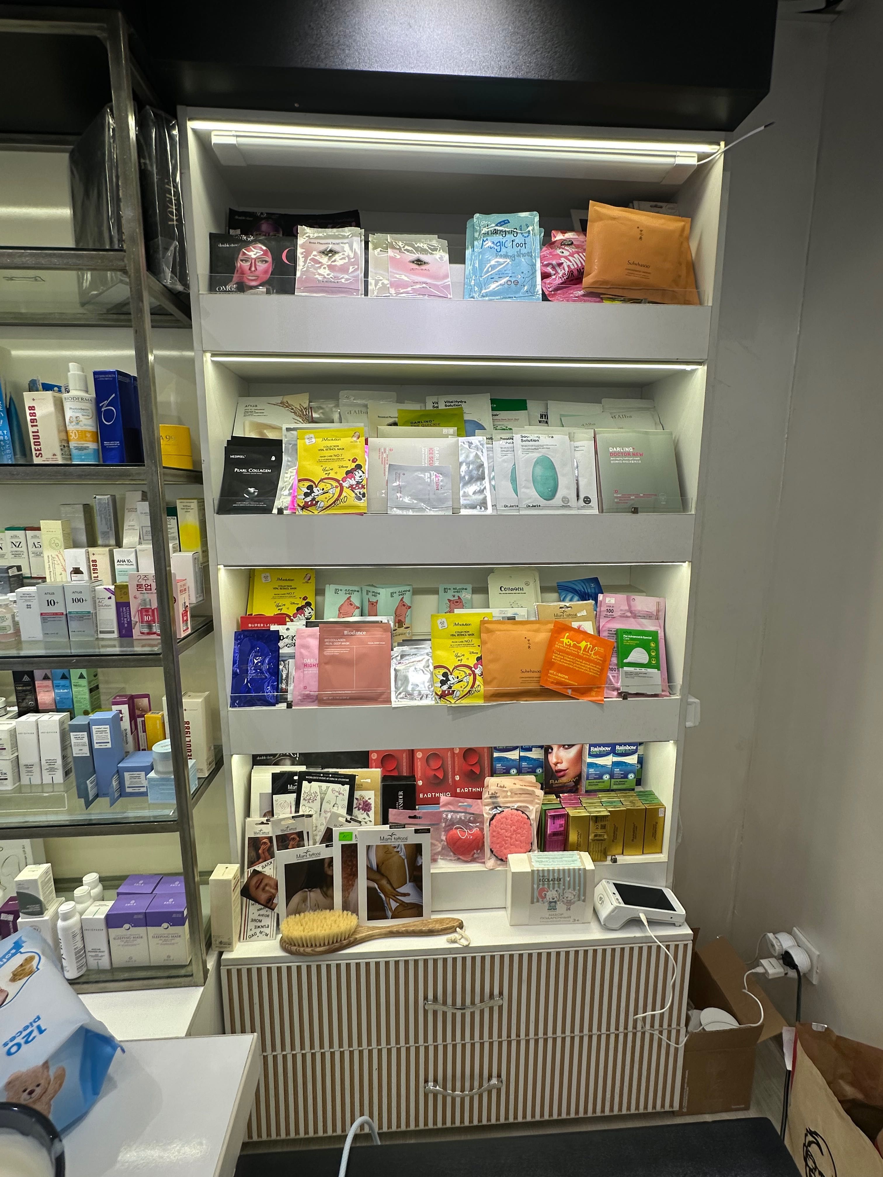 Срочно продаётся Стеллаж для магазина, мебель для магазина